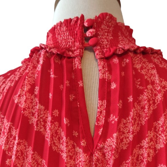 Nanette Lepore Womens NWT Red Pintuck Pleated Bandana Print Sleeveless Top XL - Picture 4 of 11